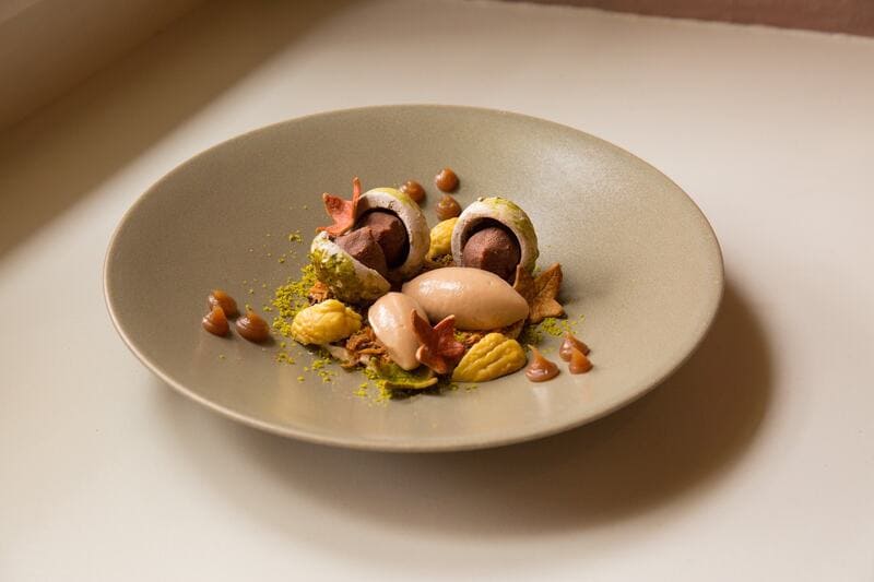 Dessert aux marrons, glace et meringue